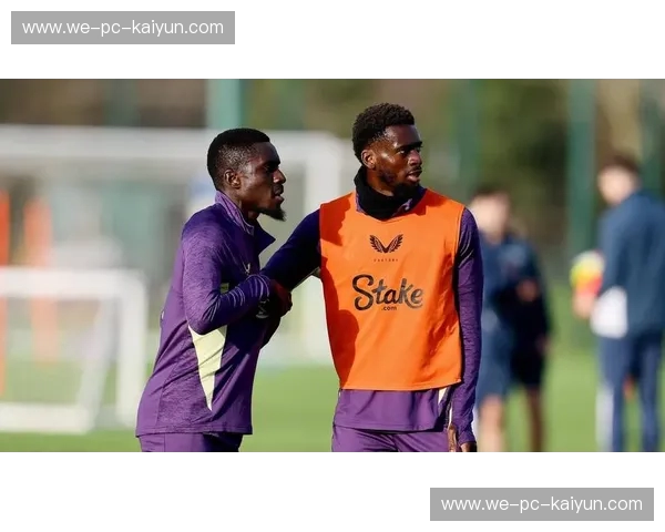 斯坦福桥的蓝色火焰与狐狸城的橙色奔袭：一场不容错过的英超巅峰对决